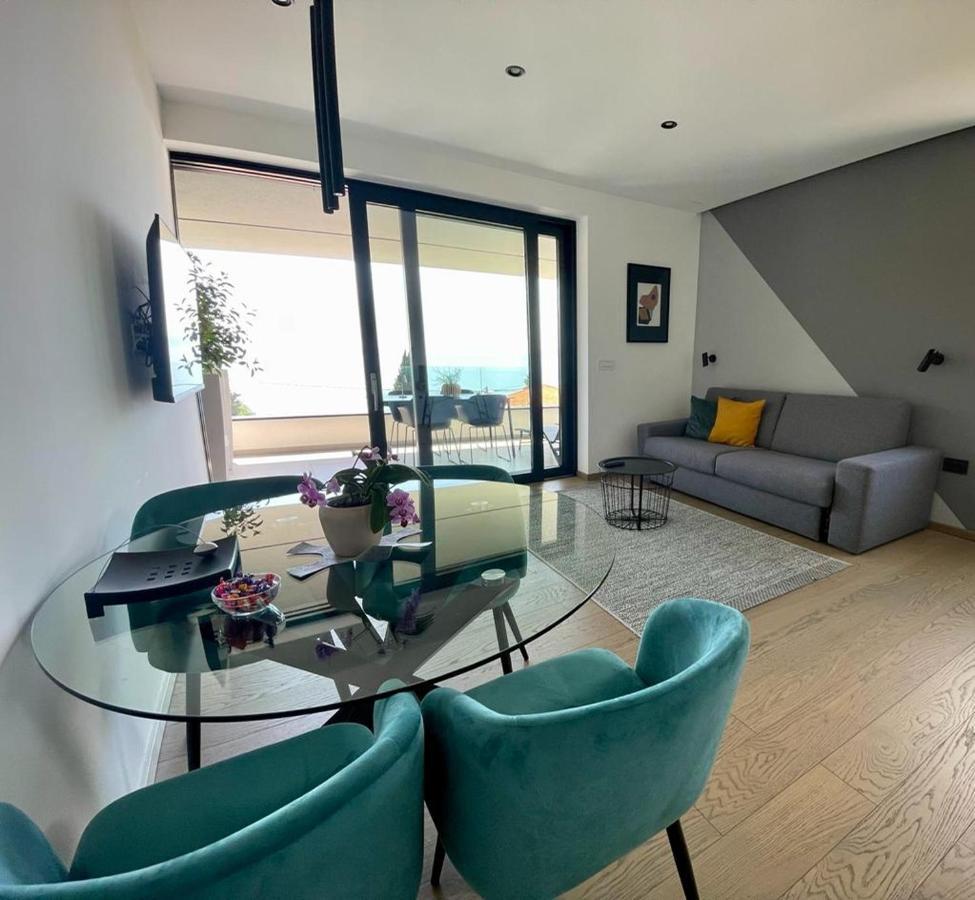 Aparthotel Villa V With Heated Pool 里耶卡 外观 照片