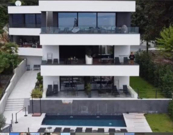Aparthotel Villa V With Heated Pool 里耶卡 外观 照片