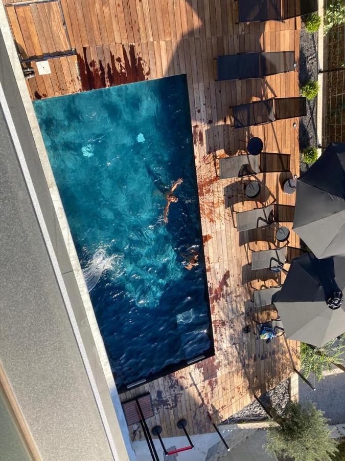 Aparthotel Villa V With Heated Pool 里耶卡 外观 照片